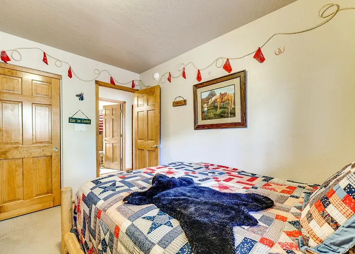 Hike, Fish & Enjoy Pond On-site: Bison Ranch Holiday home